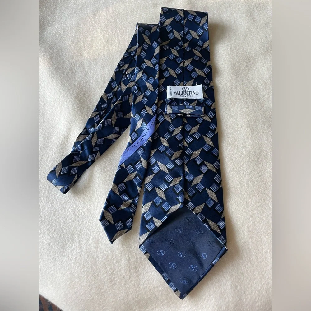 New! VALENTINO SILK GEOMETRIC PRINT TIE NEW!